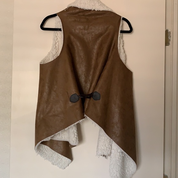 Cozy leather vest - Picture 3 of 3